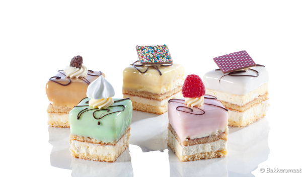 Petit fours gesorteerd